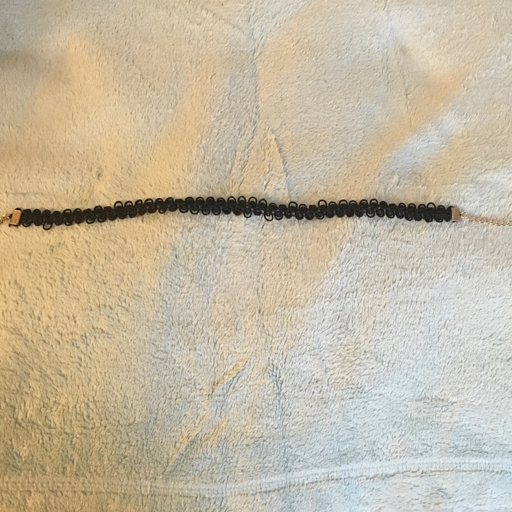 Black Scalloped Choker